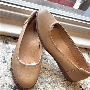 Naturalizer Women's Flexy Round Toe Leather Ballet Flat Nude Size 10 Wide